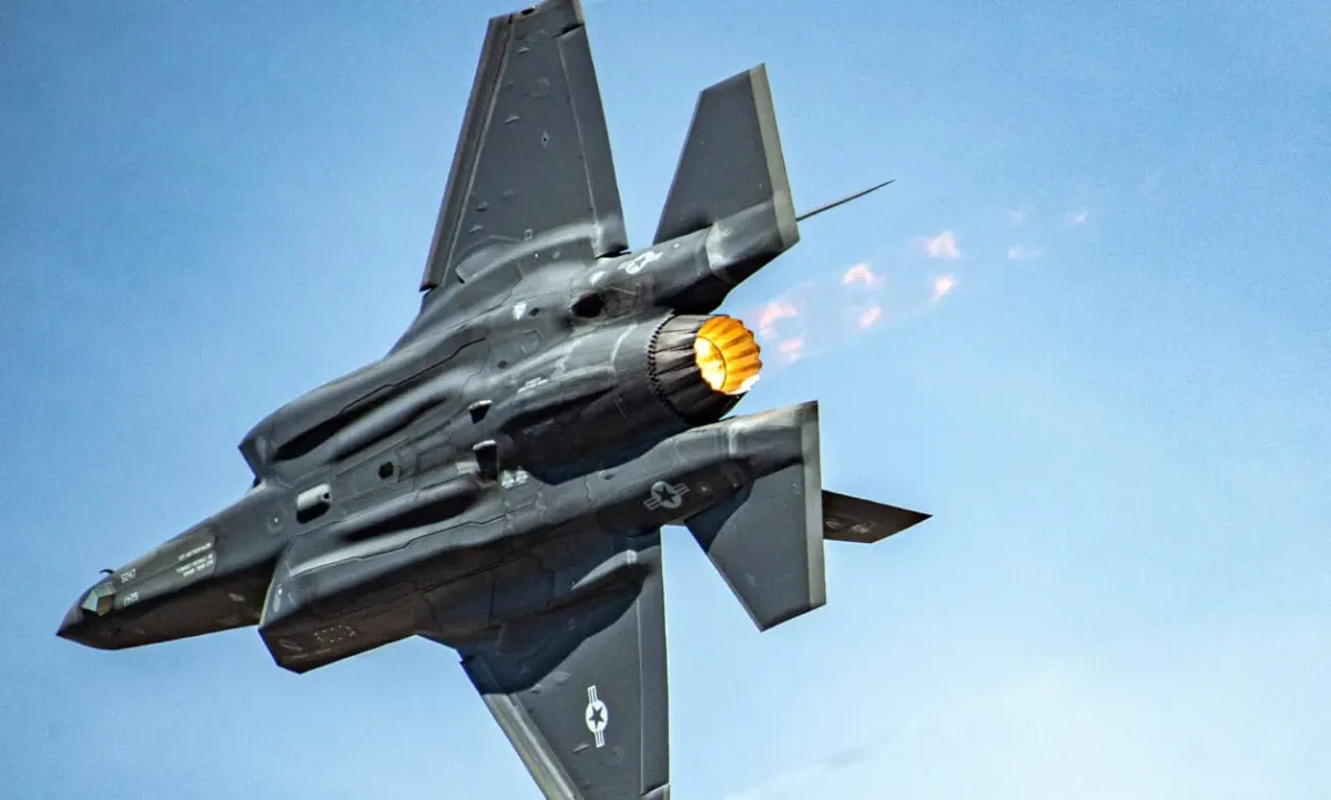 Russische militaire vliegtuigen bij Alaska gezien door NORAD