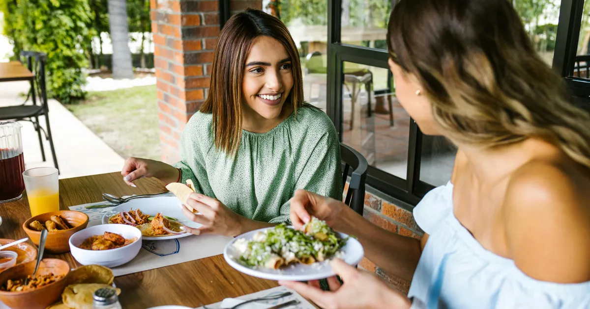Wat zit er psychologisch achter opruimgedrag in restaurants