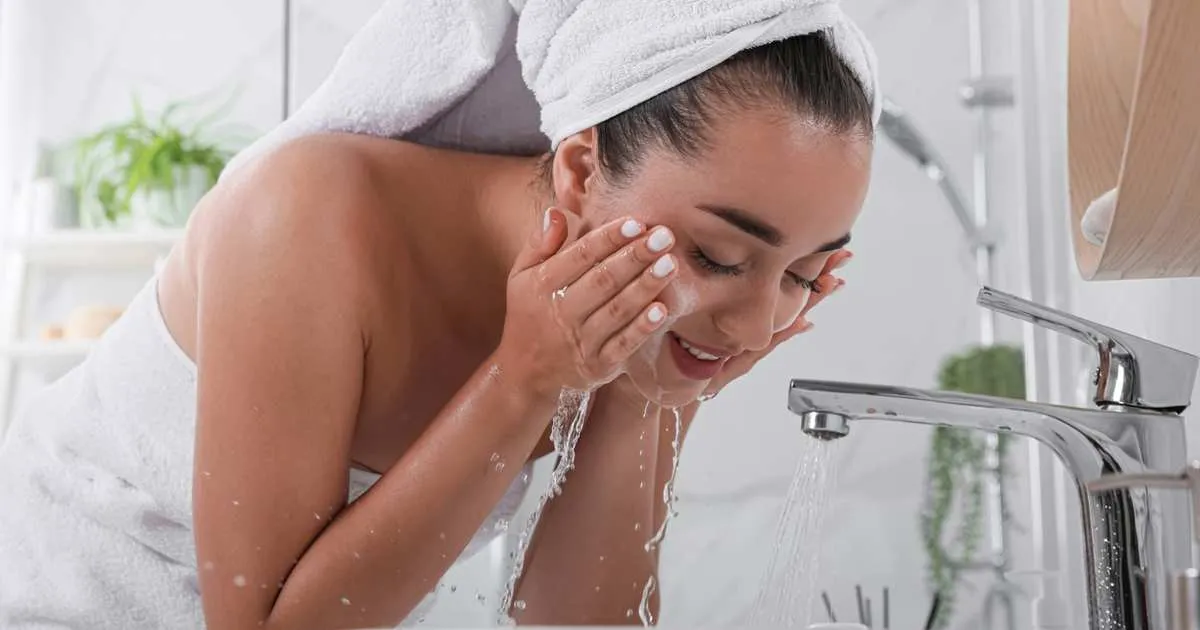 Het geheim van een stralende huid: waarom een goede gezichtsreiniging telt