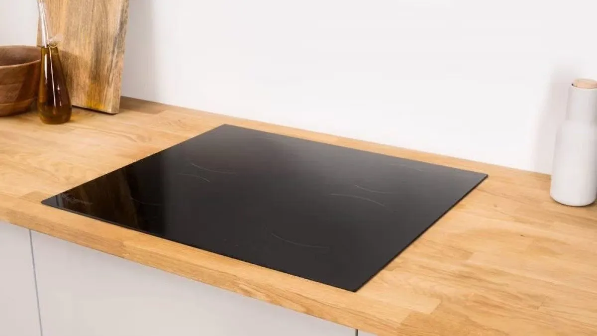 Het einde van de zichtbare inductiekookplaat: in 2026 verandert deze innovatie elke keuken